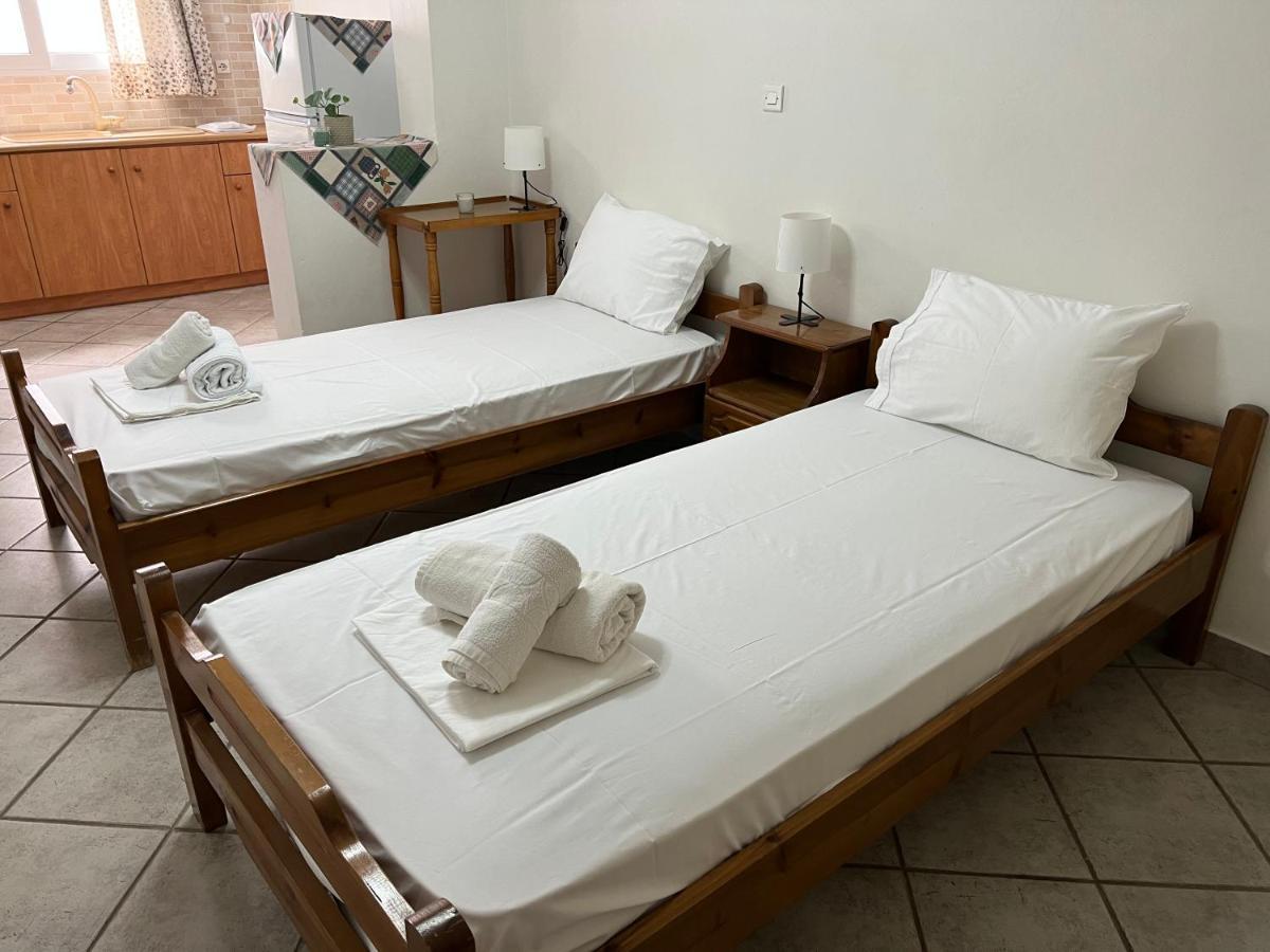 Athina Rooms Karvounades 外观 照片