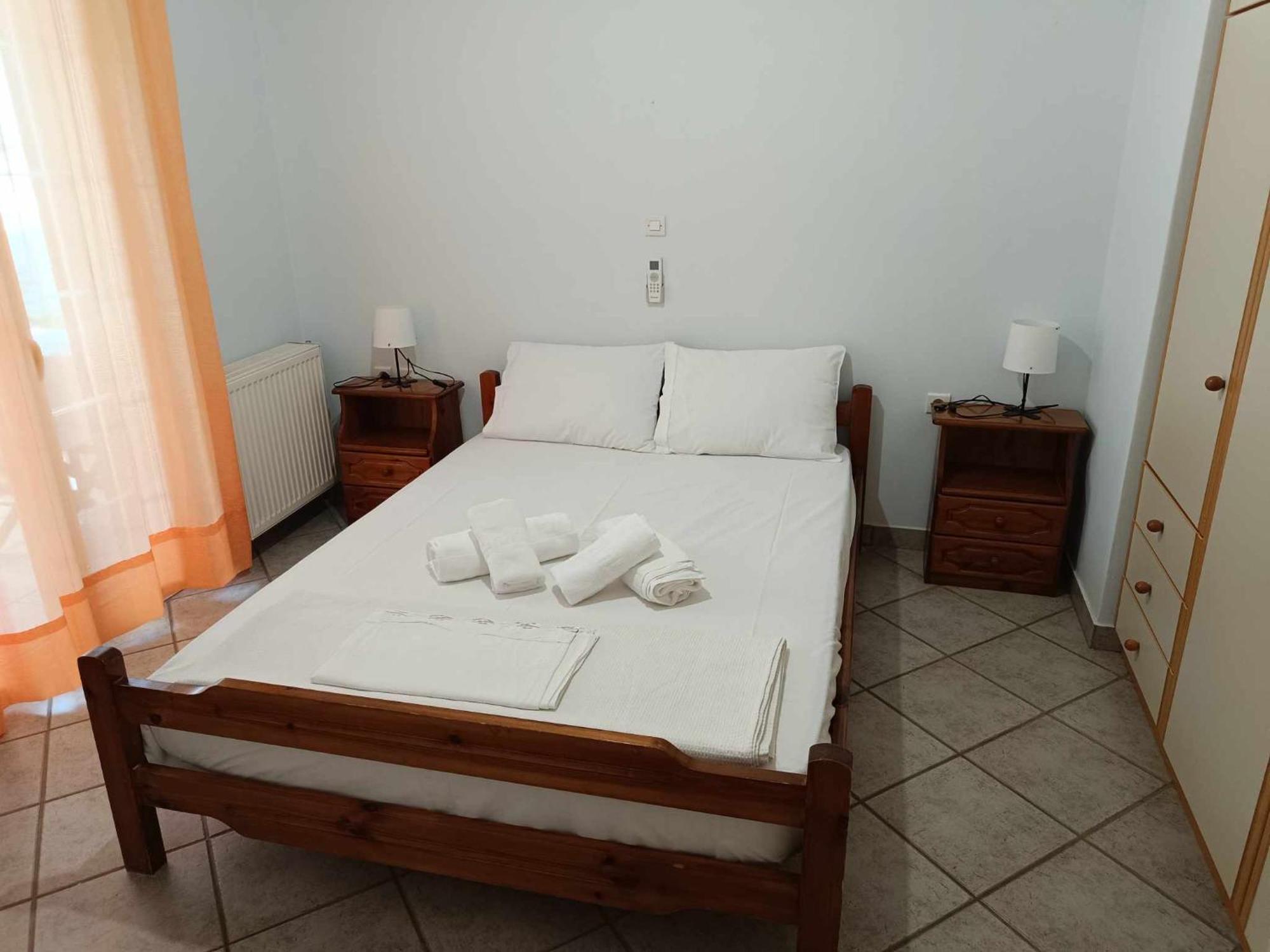 Athina Rooms Karvounades 外观 照片